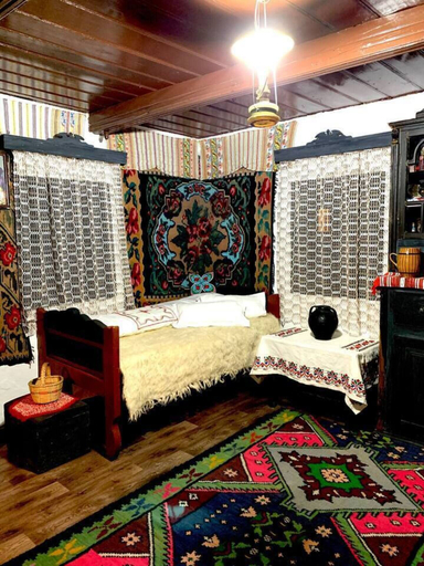 Others 3, Charming Traditional House in a Pristine Location, Fundata