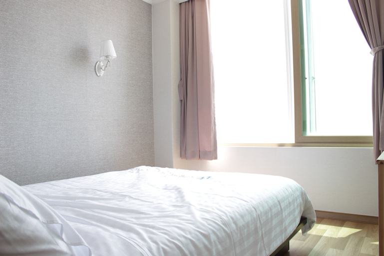 Bedroom 8