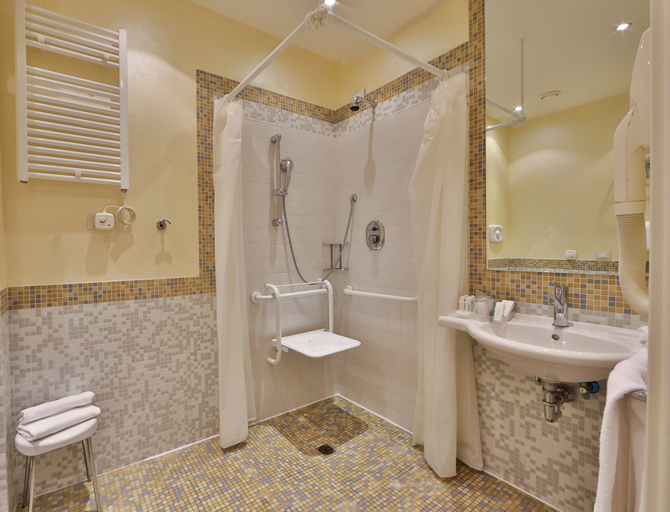 Bathroom 4, Crowne Plaza VENICE EAST - QUARTO D'ALTINO by IHG, Venezia