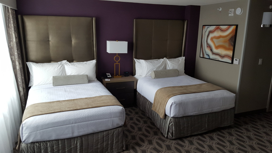 Bedroom 5, Crowne Plaza SADDLE BROOK by IHG, Bergen