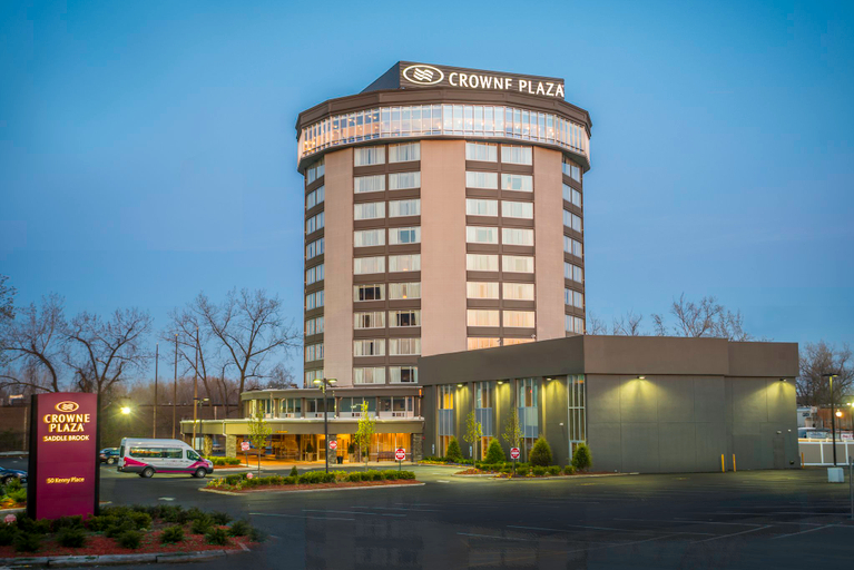 Exterior & Views 2, Crowne Plaza SADDLE BROOK by IHG, Bergen