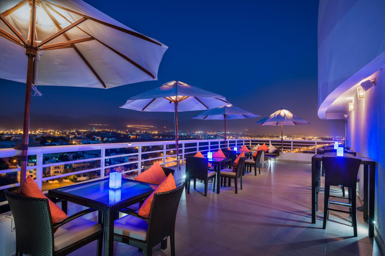 Food & Drinks 4, Crowne Plaza MUSCAT by IHG, Muttrah