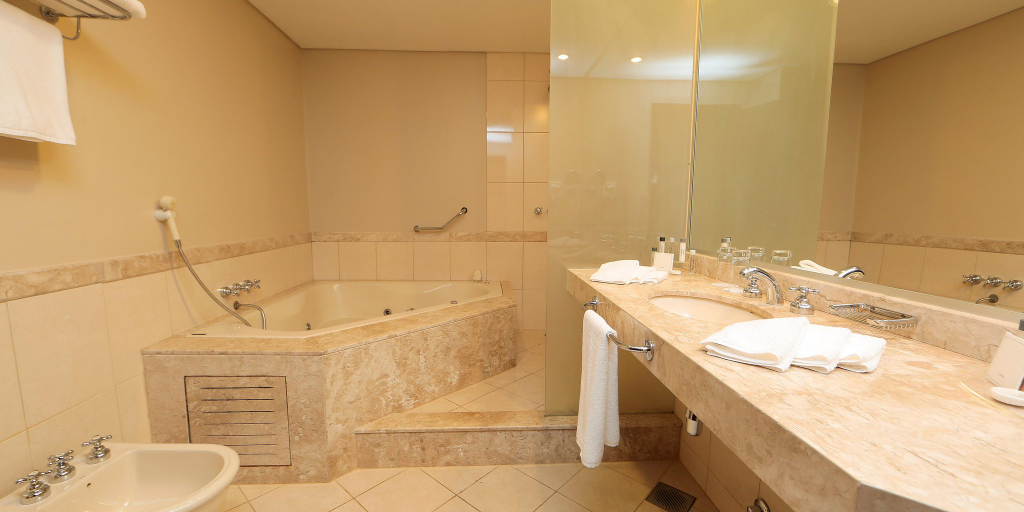Bathroom 3, Crowne Plaza ASUNCION by IHG, Asunción