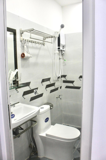 Bathroom 3, Hotel 102 House, District 1