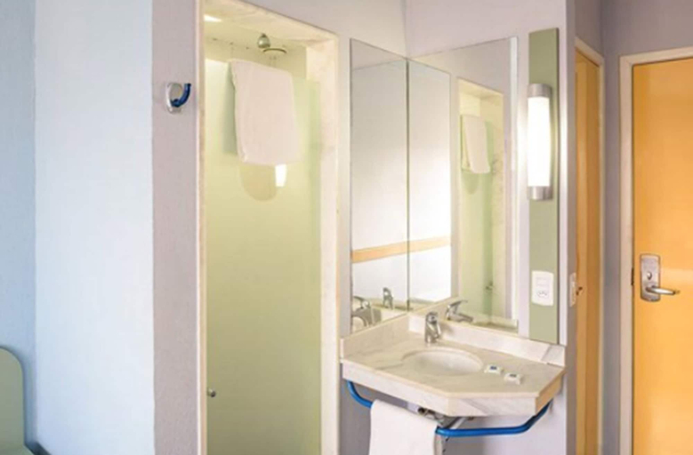 Bathroom 5, ibis budget Parauapebas, Parauapebas