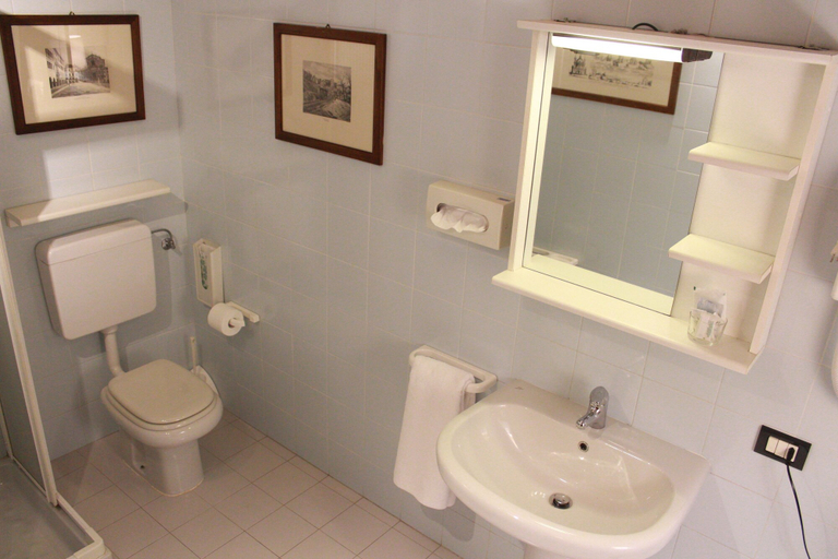 Bathroom 4, Hotel Portici, Cuneo