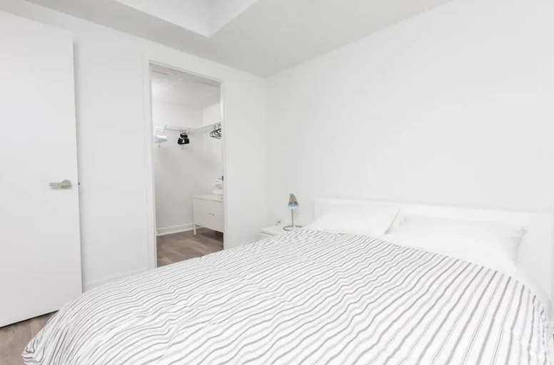 Bedroom 2, Applewood Suites - Toronto Peter Street, Toronto