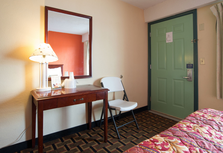 Bedroom 4, Budget Inn Cocoa, Brevard