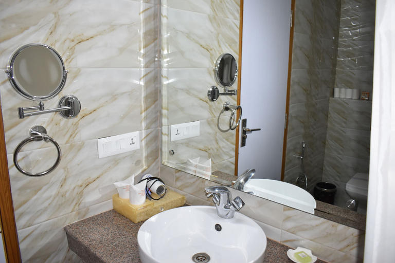 Bathroom 5, Hotel Anand International, Gaya