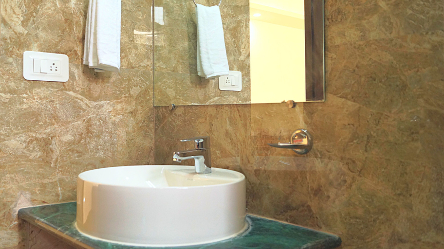 Bathroom 5, HOTEL YEASEL CONTINENTAL, East Sikkim