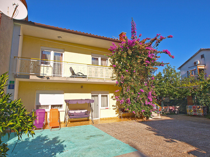Others 2, Apartment 926, Pula