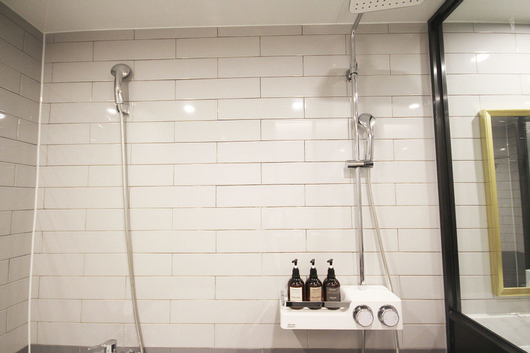 Bathroom 11