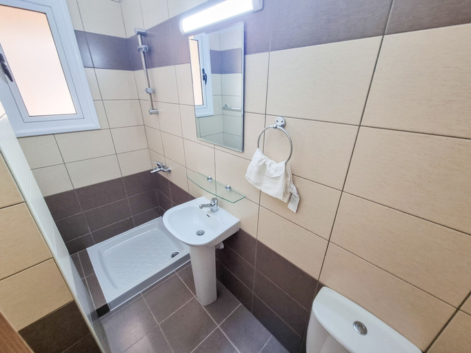 Bathroom 2, Heaven in Yair's MPV Apartment, Larnaca