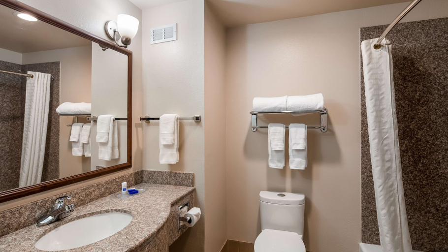 Bathroom 4, Best Western I-5 Inn & Suites, San Joaquin