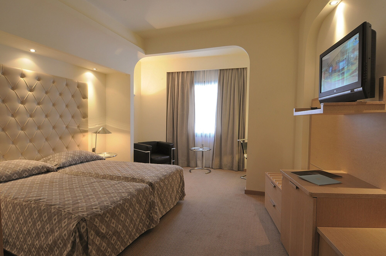 Bedroom 3, Club Hotel Casino Loutraki, Peloponnese