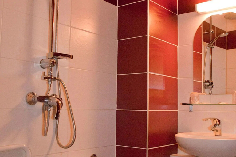 Bathroom 4, Royal Wagram, Paris
