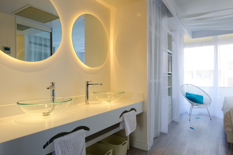 Bathroom 4, Apartamentos Portu Saler, Baleares