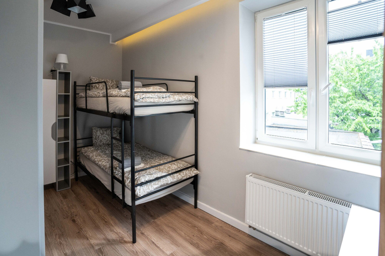 Bedroom 4, Good Night, Warsaw