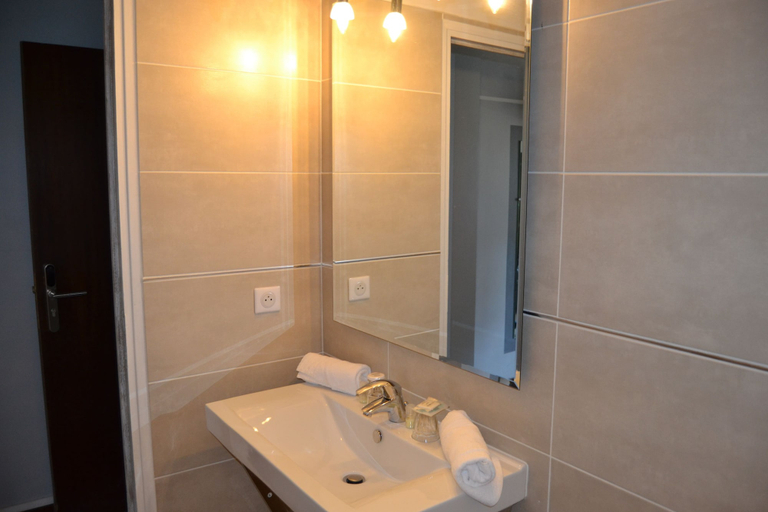 Bathroom 4, Hôtel Cyrnea, Haute-Corse