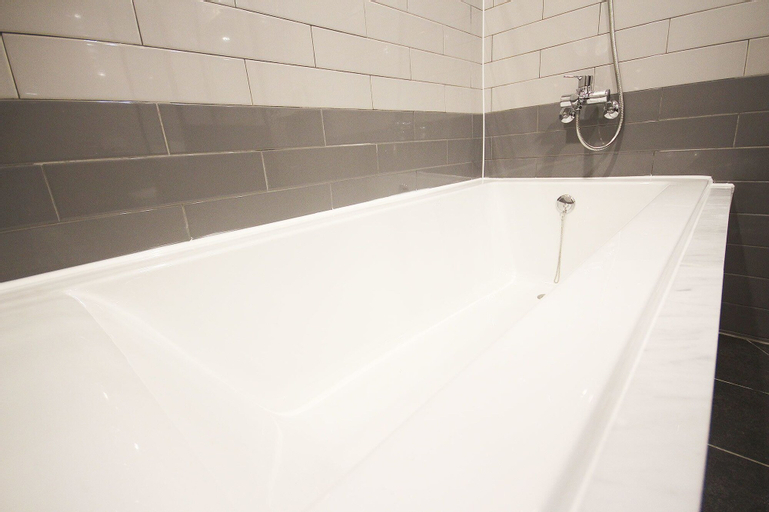 Bathroom 12