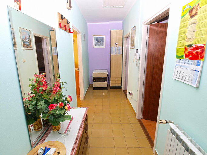 Others 4, Apartment 926, Pula