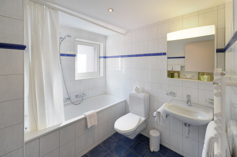 Bathroom 3, Eiger Guest House Grindelwald, Interlaken