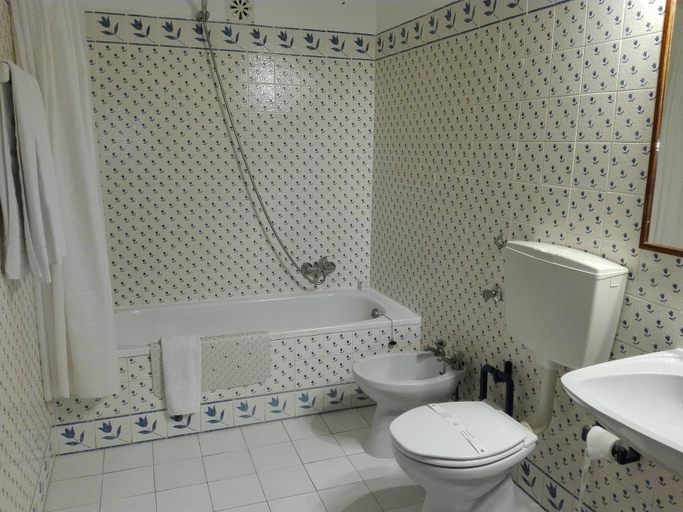 Bathroom, Apartamentos da Balaia, Albufeira