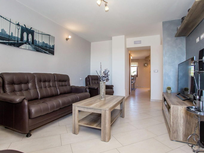 Others 4, Rustically furnished holiday home with its own tavern, only 5 km from Porec, Poreč