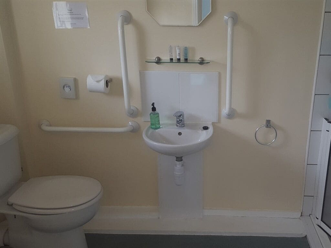 Bathroom 3, The Village Inn, North Yorkshire