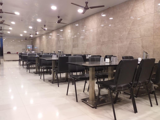 Food & Drinks 5, Hotel Dreamland, Pune