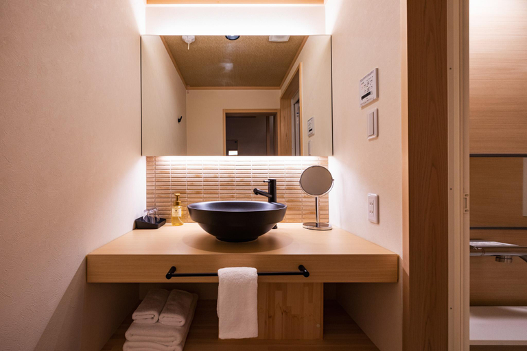 Bathroom 3, Rinn Tsukinowa, Kyoto