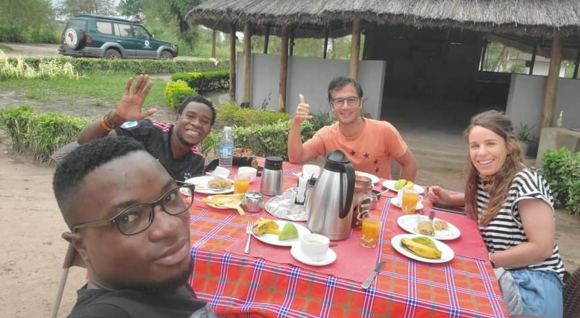 Food & Drinks, Tangi Safari Lodge, Nwoya