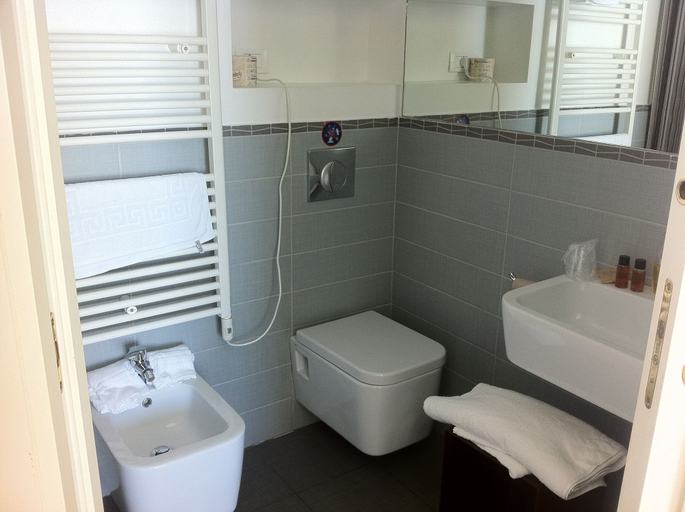 Bathroom 4, Al Mare, La Spezia