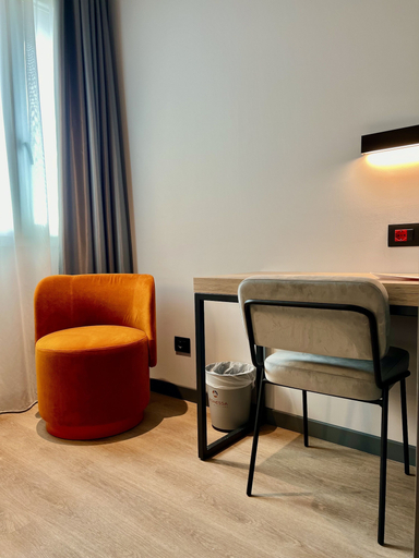 Others 5, Hotel Leonessa, Brescia