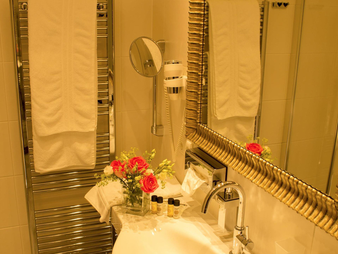 Bathroom 4, BEST WESTERN Plus Hotel Goldener Adler Innsbruck, Innsbruck