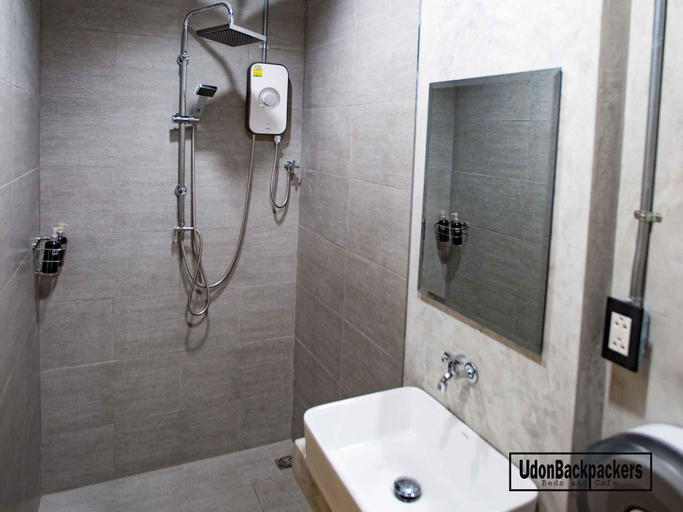 Bathroom 1, UdonBackpackers Beds and cafe, Muang Udon Thani