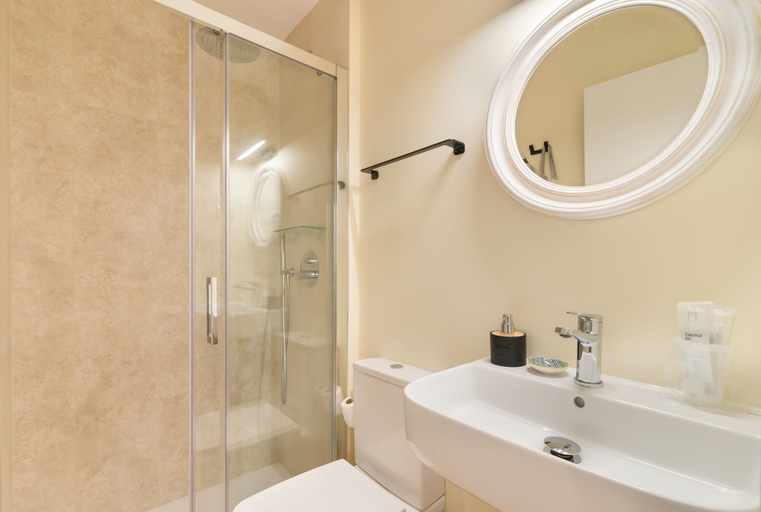 Bathroom 4, Hostal Evocare Madrid, Madrid