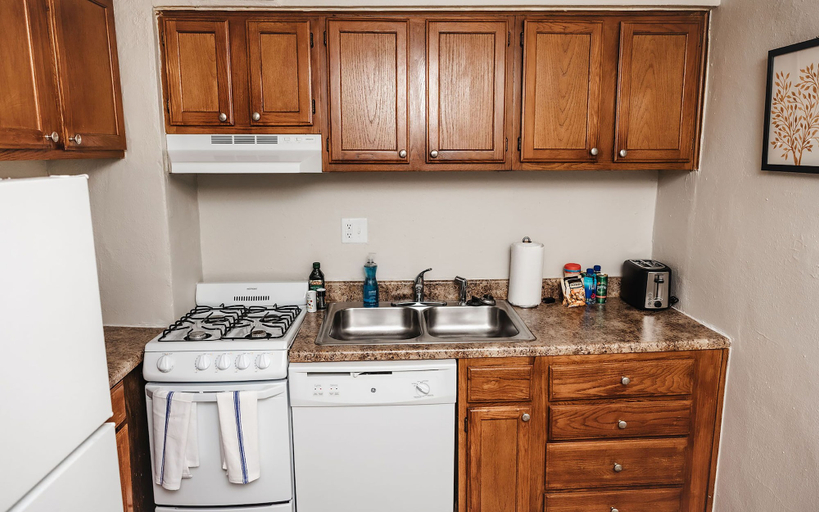 Others 5, Inviting Weekend Getaway in Clayton With Pool, Saint Louis