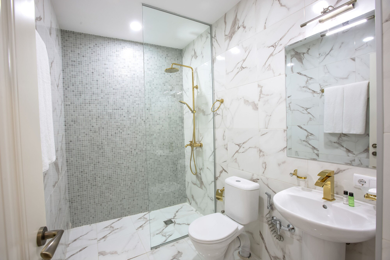 Bathroom 5, Royal Inn, Tbilisi