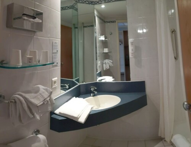 Bathroom 5, Le Domaine des Fontaines, Isère