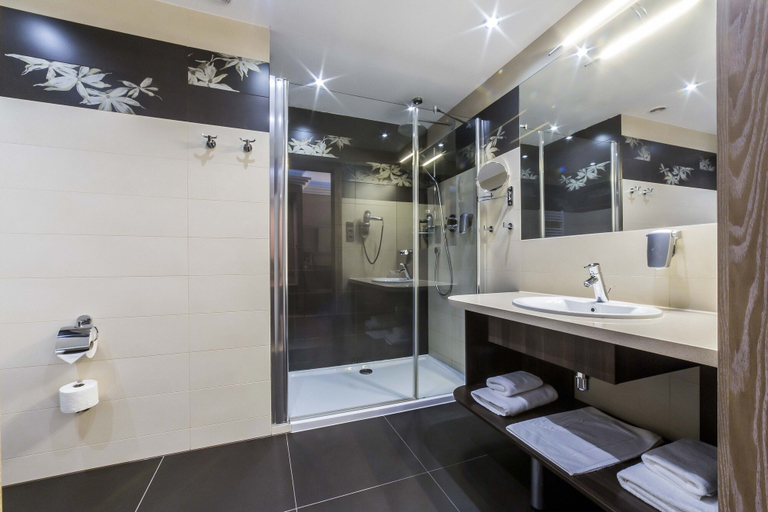 Bathroom 4, Hotel Festival, Opole