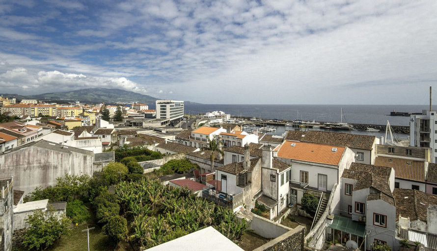Exterior & Views 11