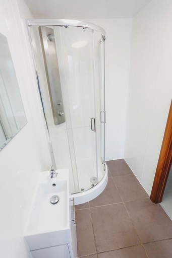 Bathroom 3, Via London Lewisham, London