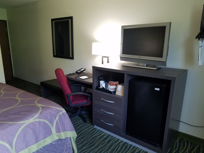 Bedroom 3, Super 8 by Wyndham Independence Kansas City, Kansas City