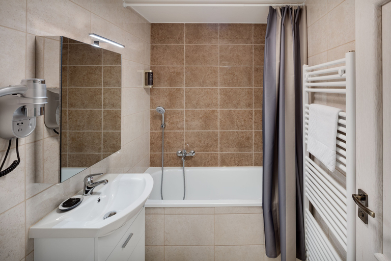 Bathroom 4, Louren Apartments, Praha 7