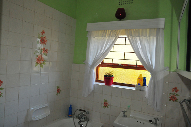 Bathroom 3, Bradclin House, City of Cape Town