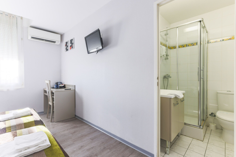 Bedroom 3, Hotel Bar du Centre, Landes