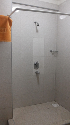 Bathroom 7