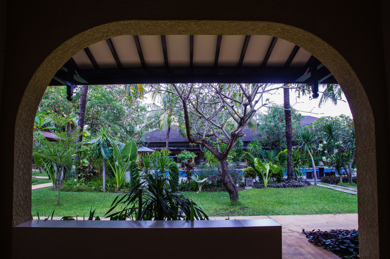 Exterior & Views
