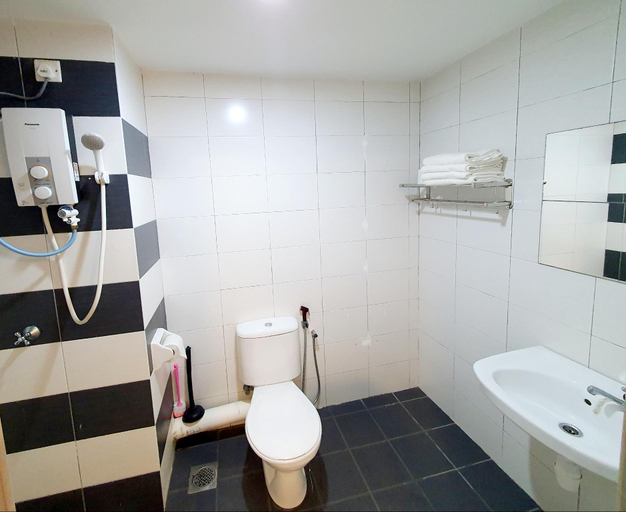 Bathroom 2, Explore The World @ The CEO , Penang Island